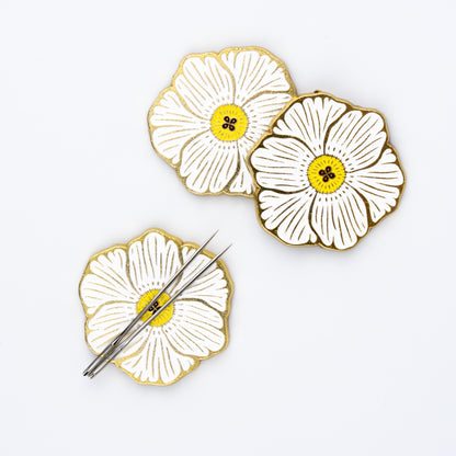 Cosmos Flower Needle Minder | Approx. 35mm | Magnetic